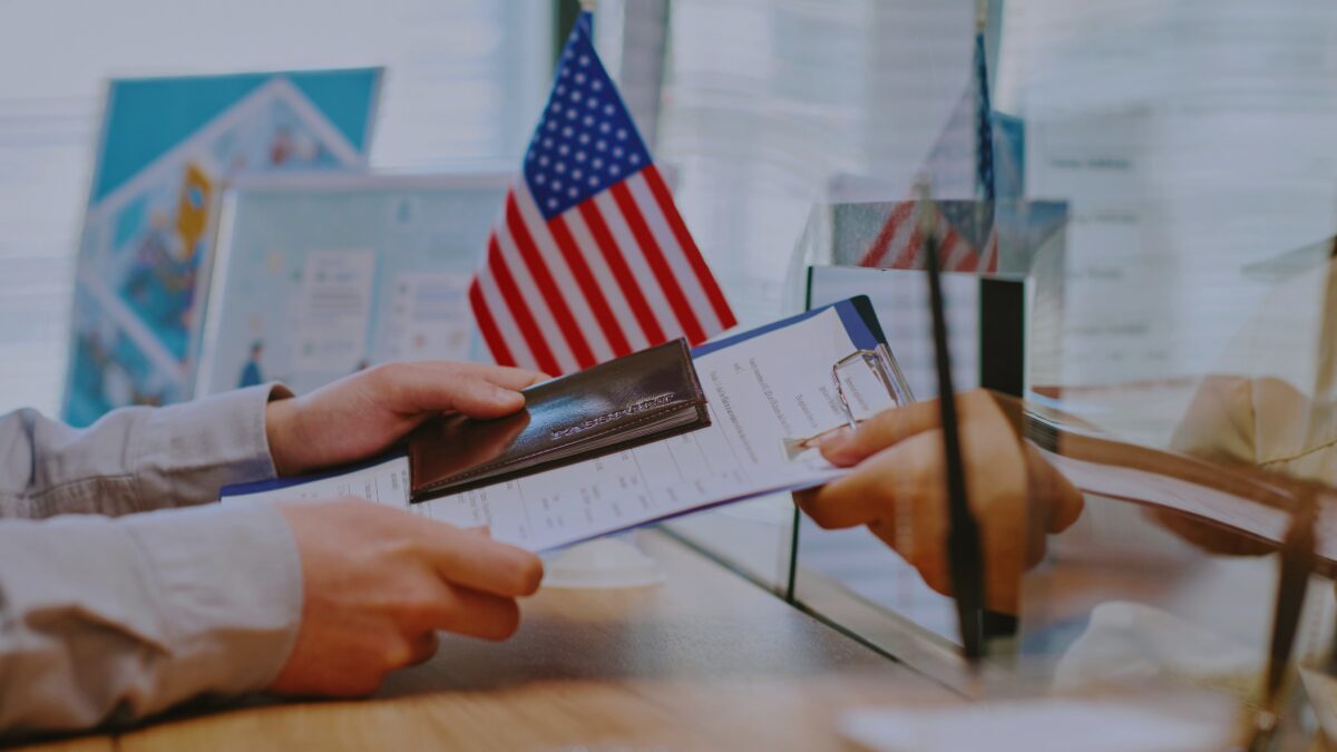 American traveler trying to get visa application approved for border entry